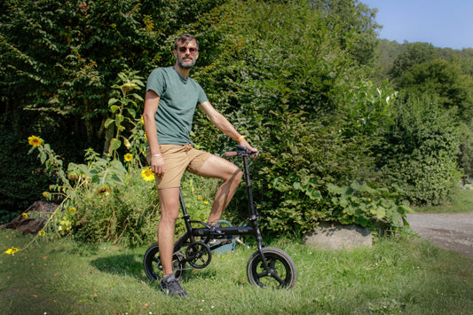 PACTO FOURTEEN: The Ultimate Compact Folding Bike for On-the-Go Mobility