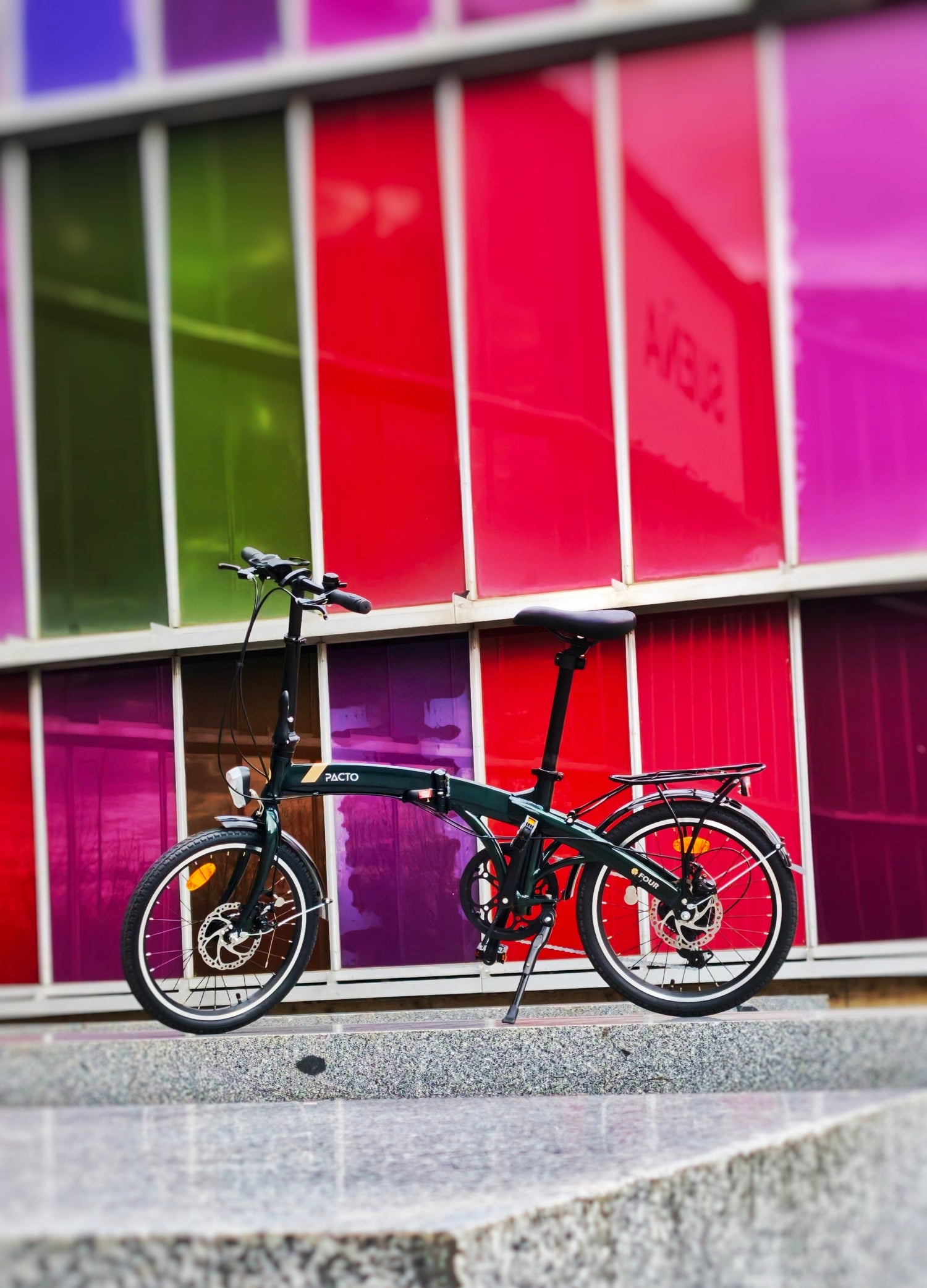 Compact PACTO FOUR S folding bike for city commuting, lightweight foldable bicycle