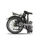 Nederlands:
Zwarte PACTO vouwfiets in opgevouwen stand, met bagagedrager en spatborden, op een witte achtergrond.

Engels:
Black PACTO folding bike in its folded position, with a rear rack and mudguards, on a white background.