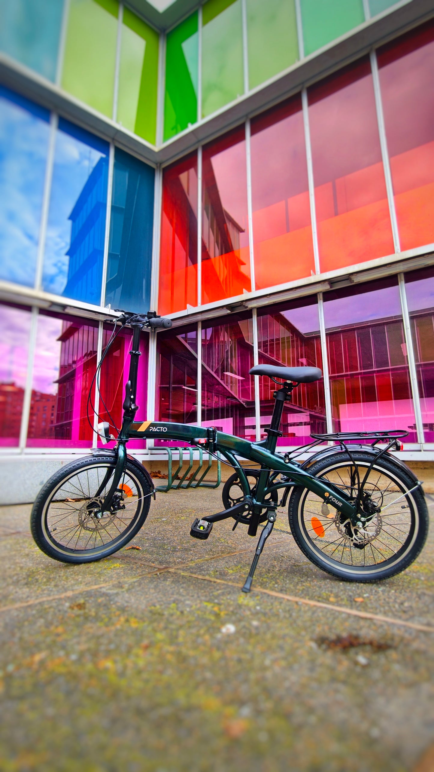 Compact PACTO FOUR S folding bike for city commuting, lightweight foldable bicycle