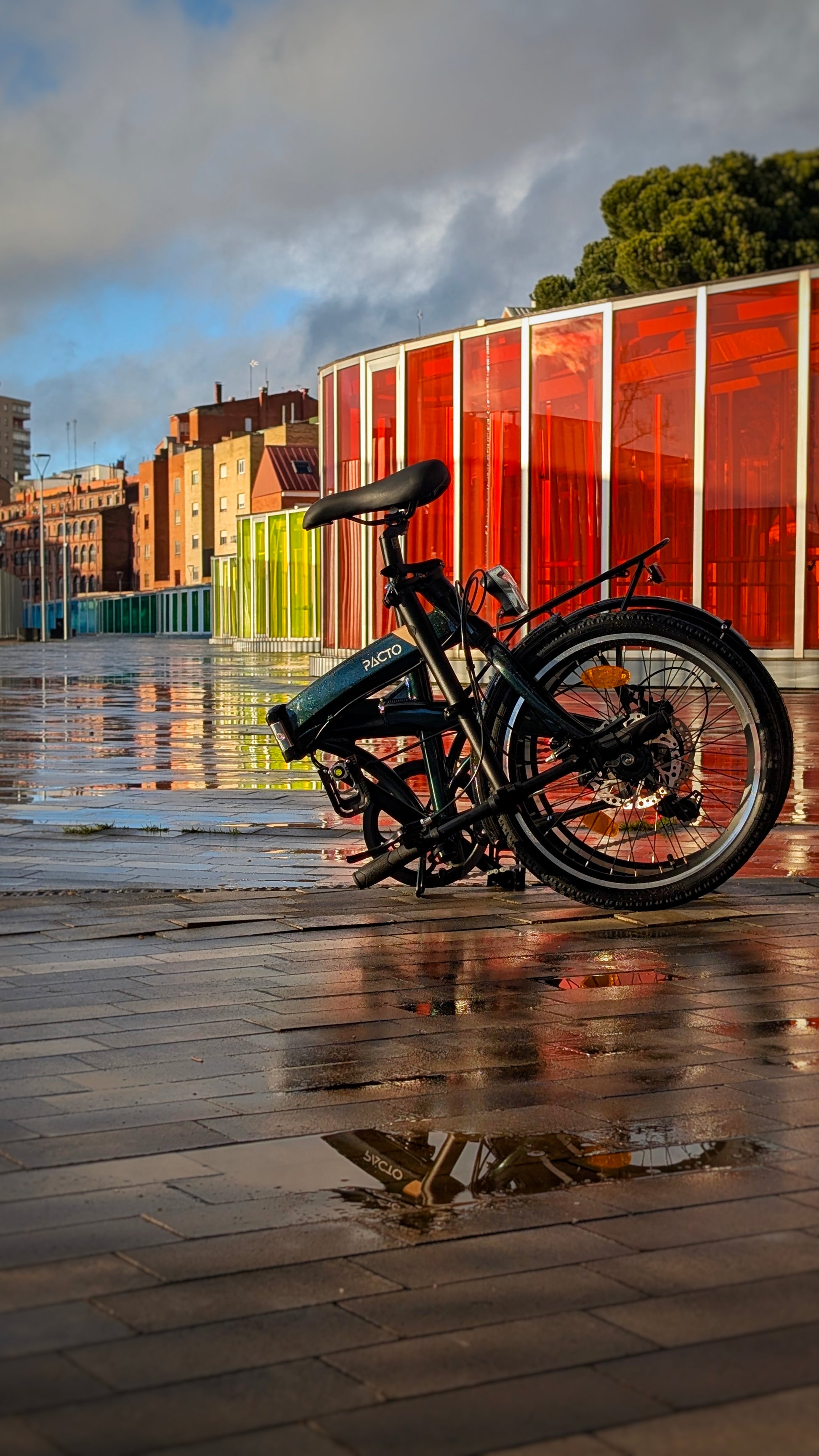 PACTO green lightweight folding bike folded for transport and storage, compact commuter bicycle for urban mobility